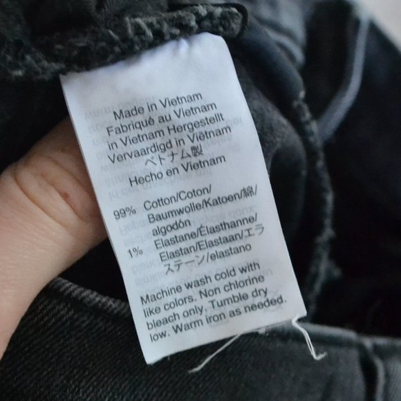 Madewell High-Rise Denim Shorts in Clint Wash: Drop-Hem Edition Black Shorts 25 - Picture 7 of 7